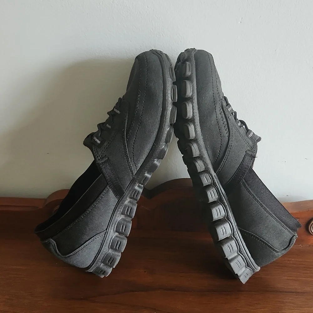 Sketchers, Sz 6.5, Textile Upper, Balance Man Made Material, Black, Hardly Worn - Picture 3 of 9